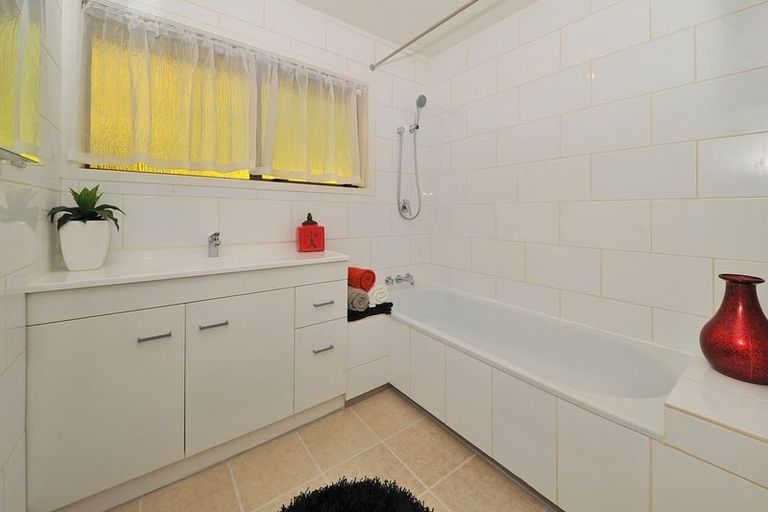 Photo of property in 2/2 Huia Road, Papatoetoe, Auckland, 2025