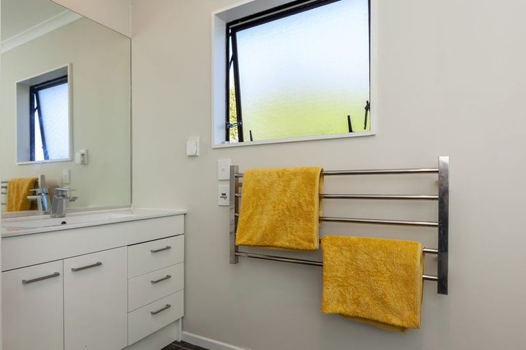 Photo of property in 22 Staysail Place, Whitby, Porirua, 5024