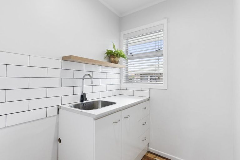 Photo of property in 1/104 Beach Road, Pahurehure, Papakura, 2113