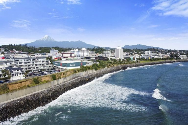Photo of property in Quarterdeck, 3/4 Buller Street, New Plymouth, 4310