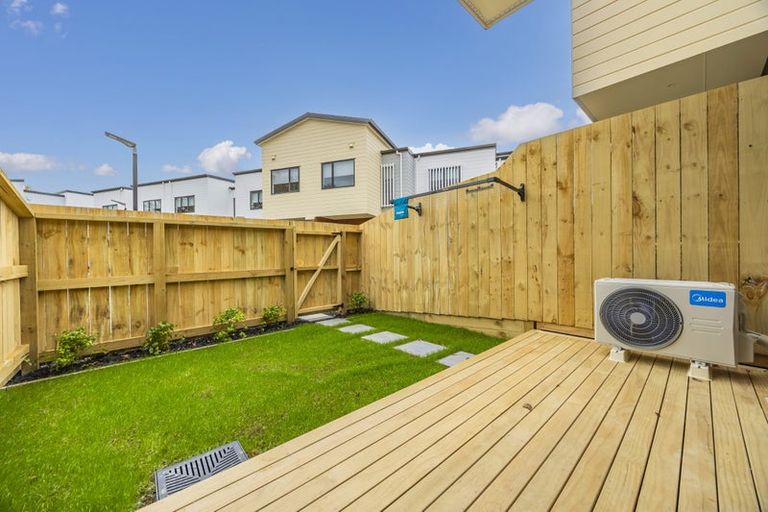 Photo of property in 2/35 Young Crescent, Drury, 2113