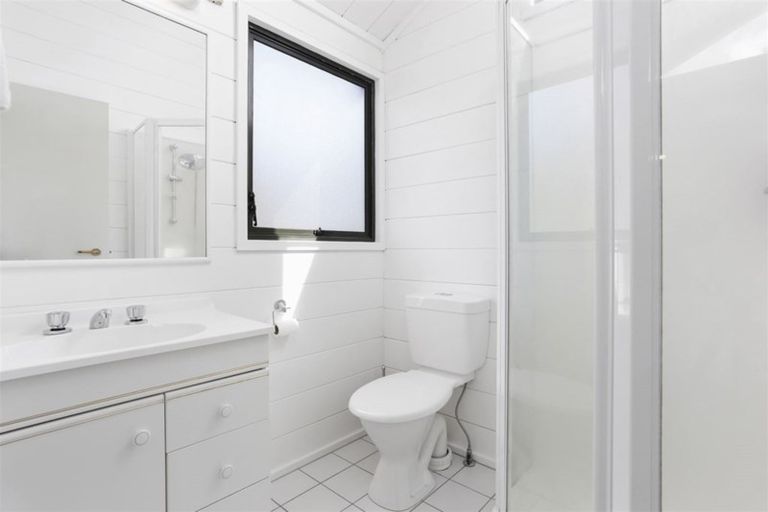Photo of property in 44 San Valentino Drive, Henderson, Auckland, 0612