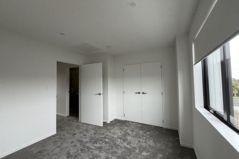 Photo of property in 5 Paetai Lane, Te Atatu Peninsula, 0610