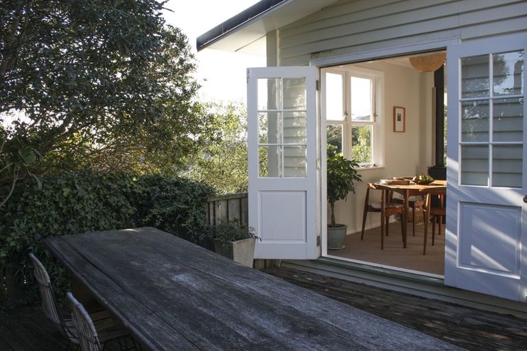 Photo of property in 2 Paparangi Crescent, Paparangi, Wellington, 6037