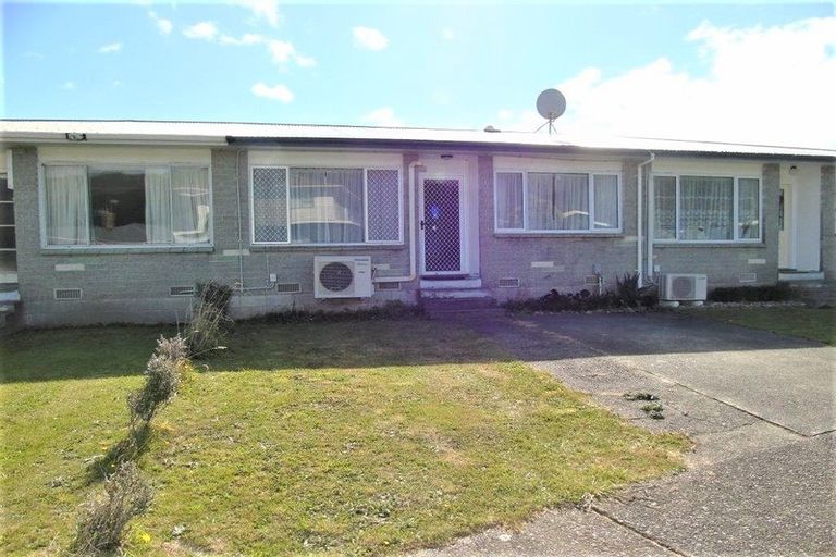 Photo of property in 7b Matthews Road, Wainuiomata, Lower Hutt, 5014
