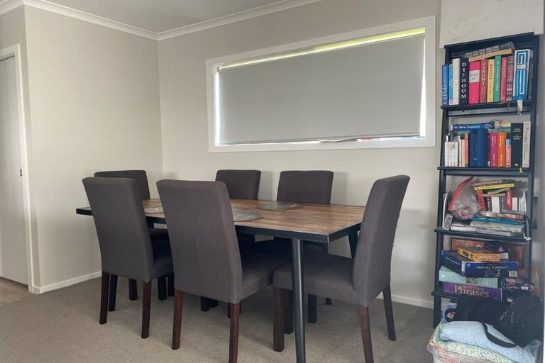 Photo of property in 37 Tamworth Crescent, Newlands, Wellington, 6037