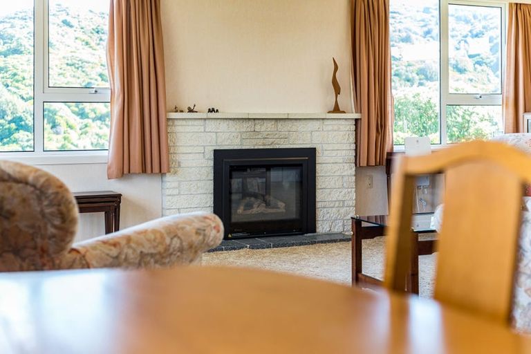 Photo of property in 22 Bushey Way, Maungaraki, Lower Hutt, 5010