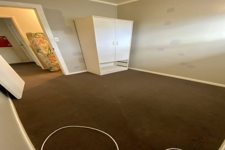 Photo of property in 1 Hill Crescent, Papakura, 2110