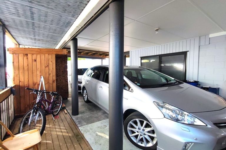 Photo of property in 120 Golf Road, New Lynn, Auckland, 0600