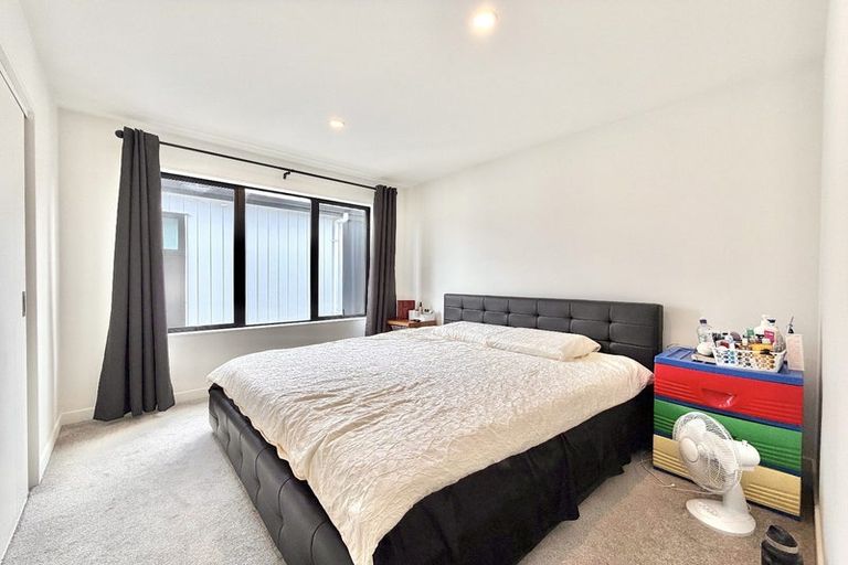 Photo of property in 1/28 Smythe Road, Henderson, Auckland, 0612