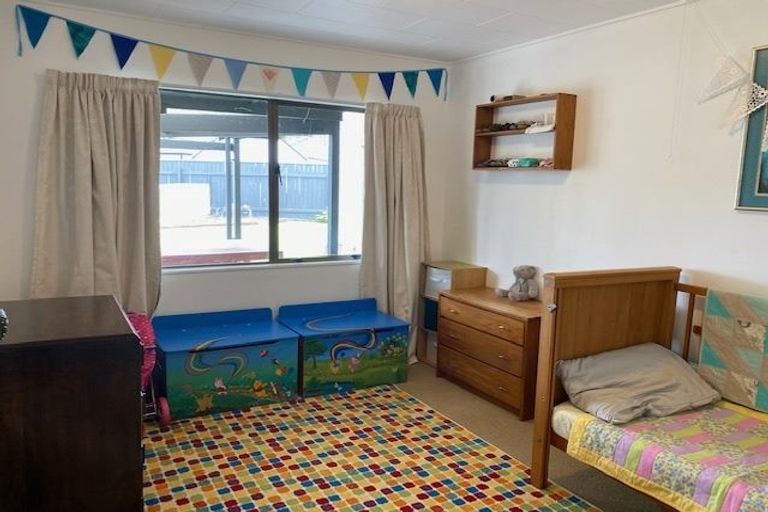 Photo of property in 35 Donegal Crescent, Tamatea, Napier, 4112