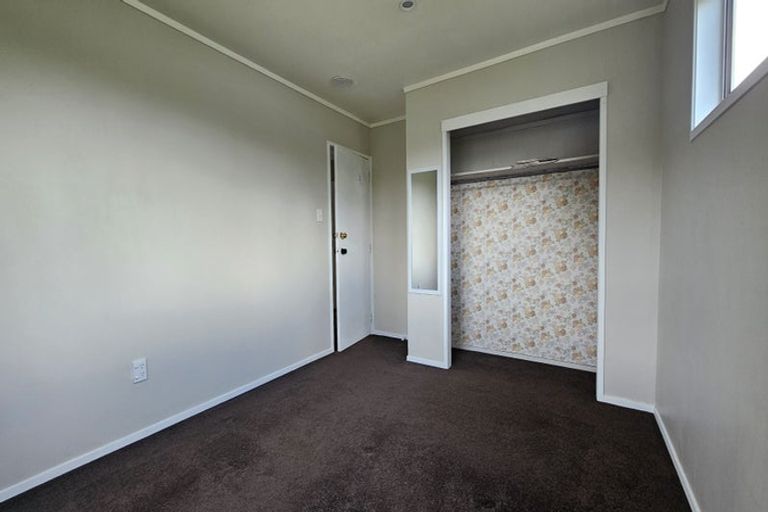 Photo of property in 111 Kemp Road, Massey, Auckland, 0614