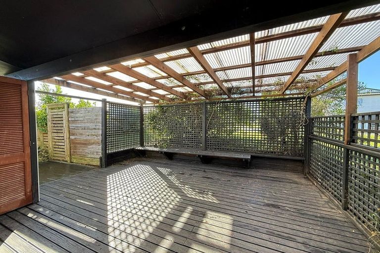 Photo of property in 10 Rook Place, Unsworth Heights, Auckland, 0632