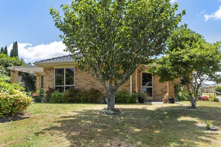 Photo of property in 1 Sovereign Isle Lane, Rototuna, Hamilton, 3210