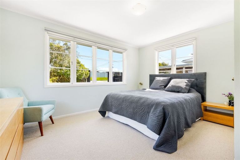Photo of property in 1/10 Neil Avenue, Te Atatu Peninsula, Auckland, 0610