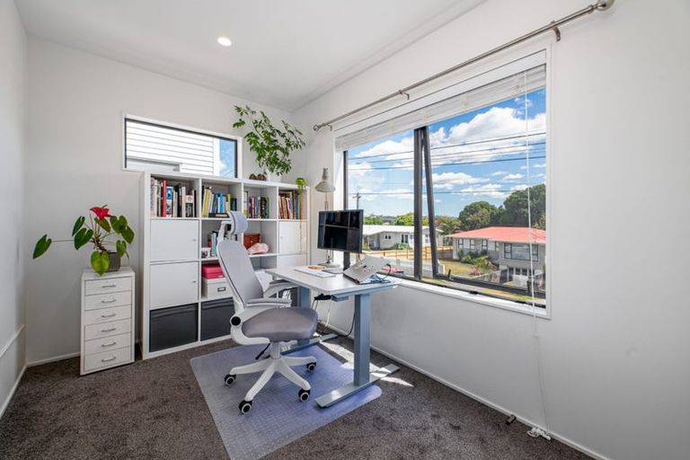 Photo of property in 1/4 Edgerton Road, Te Atatu Peninsula, Auckland, 0610