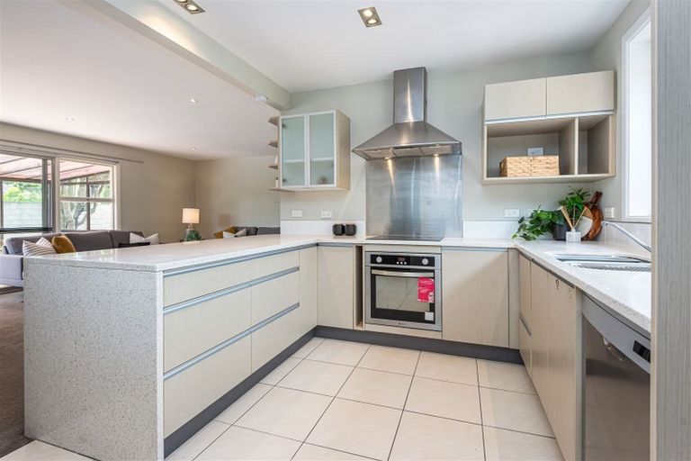 Photo of property in 28 Harrowdale Drive, Avonhead, Christchurch, 8042