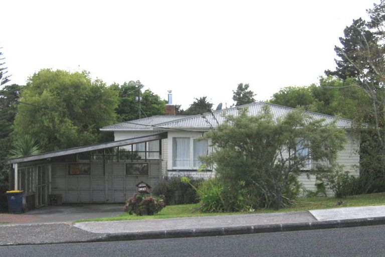 Photo of property in 52 Sunnyhaven Avenue, Beach Haven, Auckland, 0626