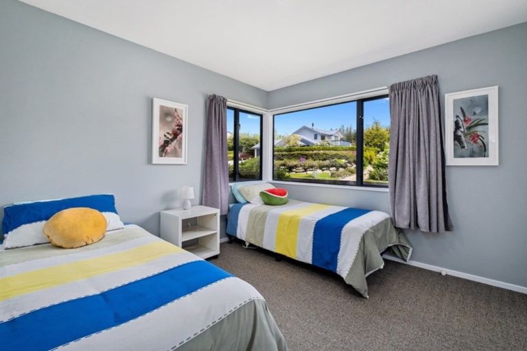 Photo of property in 17 Kings Drive, Wanaka, 9305