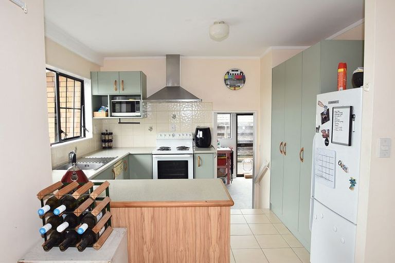 Photo of property in 1/5 Spring Grove, Henderson, Auckland, 0612
