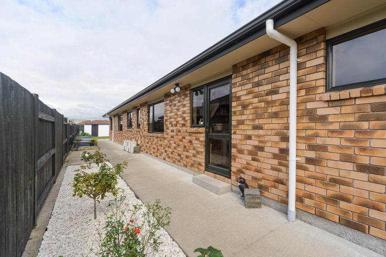 Photo of property in 46 Peter Hall Drive, Kelvin Grove, Palmerston North, 4414