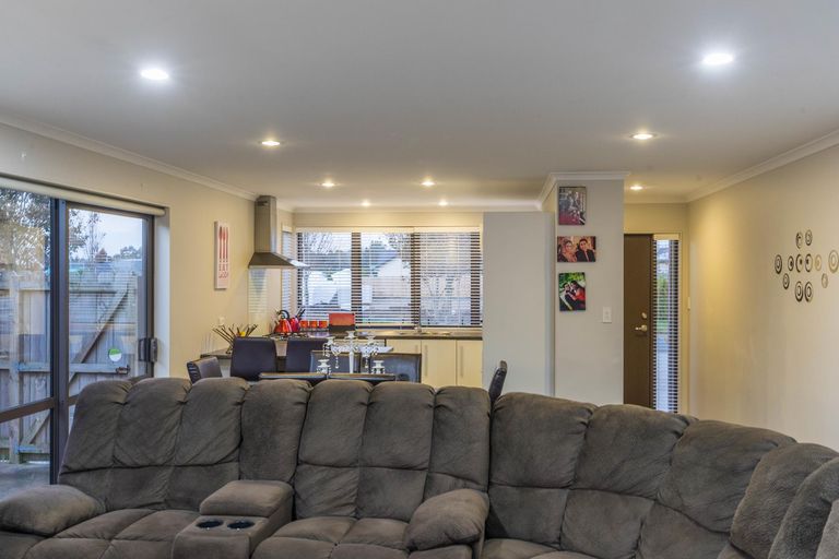 Photo of property in 20 Tarapiroe Avenue, Takanini, 2112