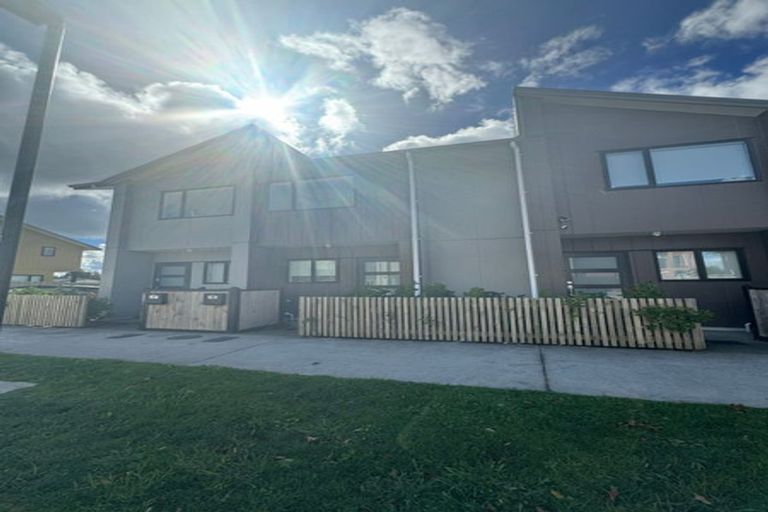 Photo of property in 13 Eileen Newey Place, Henderson, Auckland, 0612