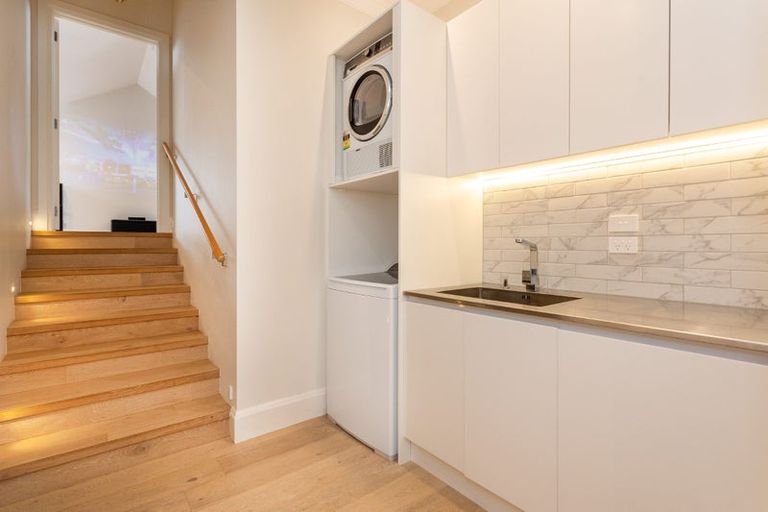 Photo of property in 43 Kent Terrace, Riverhead, 0820