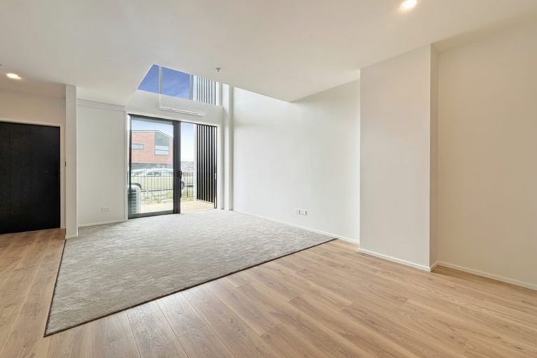 Photo of property in 12/18 Karengo Street, Long Bay, Auckland, 0630