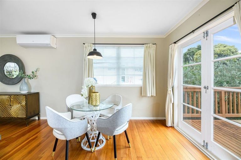 Photo of property in 44 Fitzwater Place, Henderson, Auckland, 0612