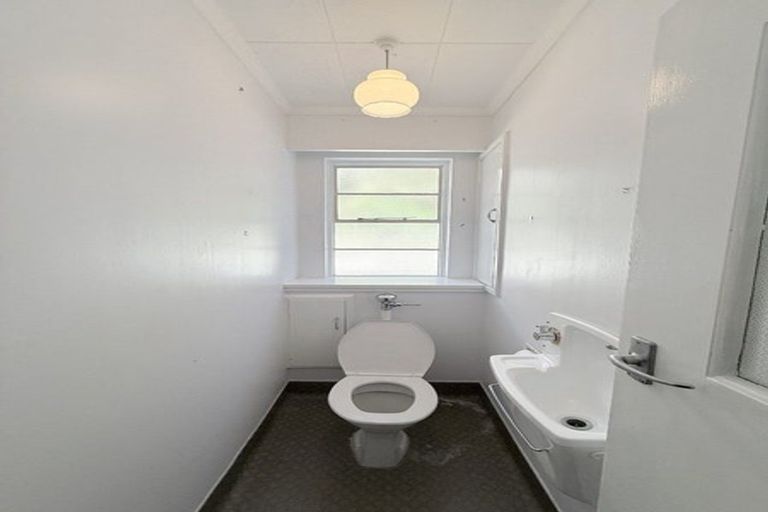 Photo of property in Wharenui Apartments, 274 Oriental Parade, Oriental Bay, Wellington, 6011