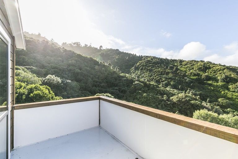 Photo of property in 16 Ramphal Terrace, Khandallah, Wellington, 6035