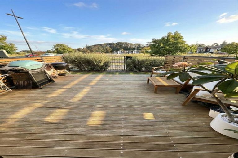 Photo of property in 56 Papatupu Way, Kumeu, 0810