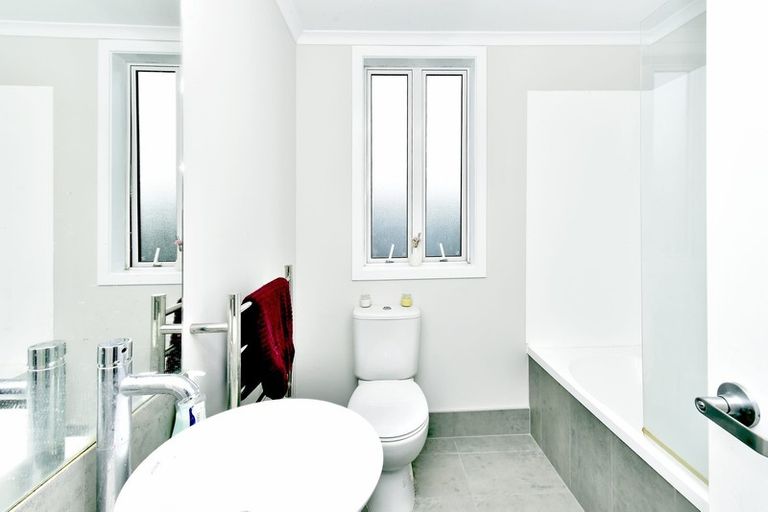 Photo of property in 24 Fernly Rise, Flat Bush, Auckland, 2019