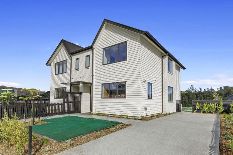 Photo of property in 30 Turtleback Avenue, Whitby, 5024