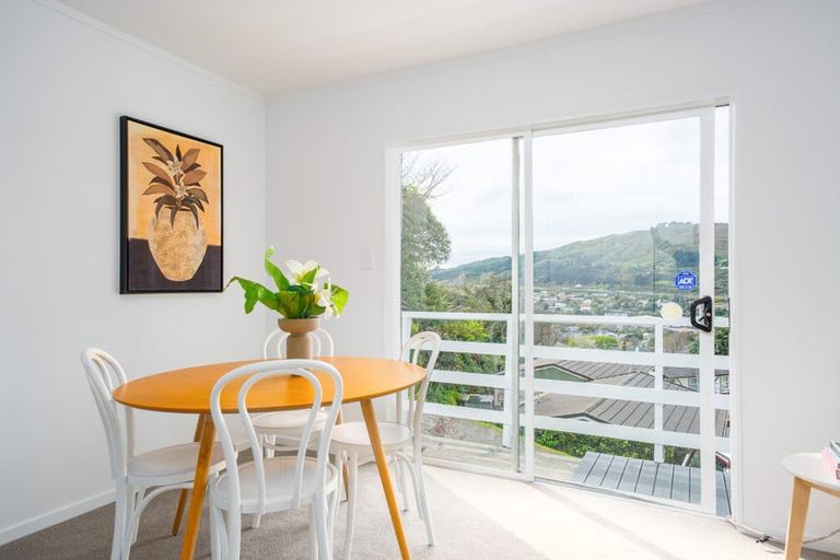 Photo of property in 22 Fyvie Avenue, Tawa, Wellington, 5028