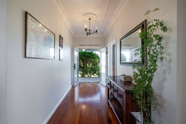 Photo of property in 5 Perrin Place, Kelvin Grove, Palmerston North, 4414