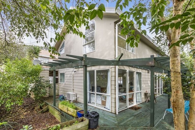 Photo of property in 18b Holiday Road, Stanmore Bay, Whangaparaoa, 0932