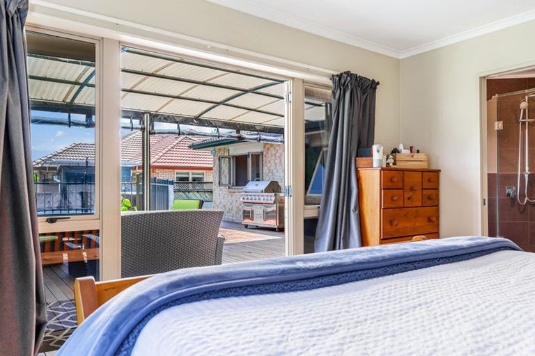 Photo of property in 14 Semillon Avenue, Henderson, Auckland, 0612