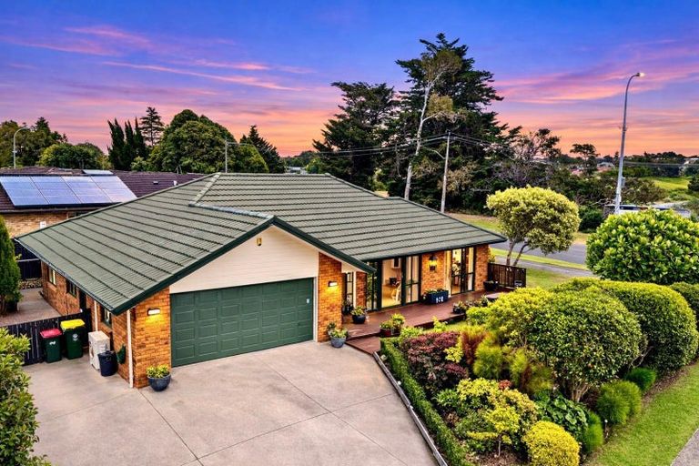 Photo of property in 52 Wattle Farm Road, Wattle Downs, Auckland, 2103
