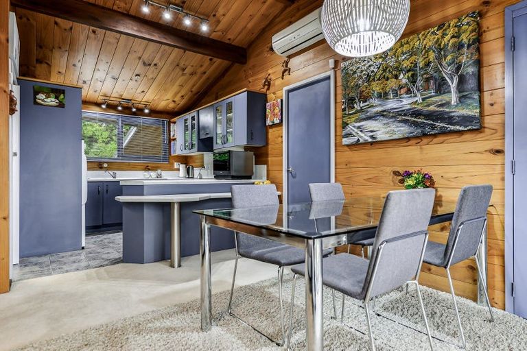 Photo of property in 92 Poaka Avenue, Dinsdale, Hamilton, 3204