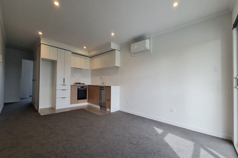 Photo of property in 303/26 Shortfin Place, Flat Bush, Auckland, 2019