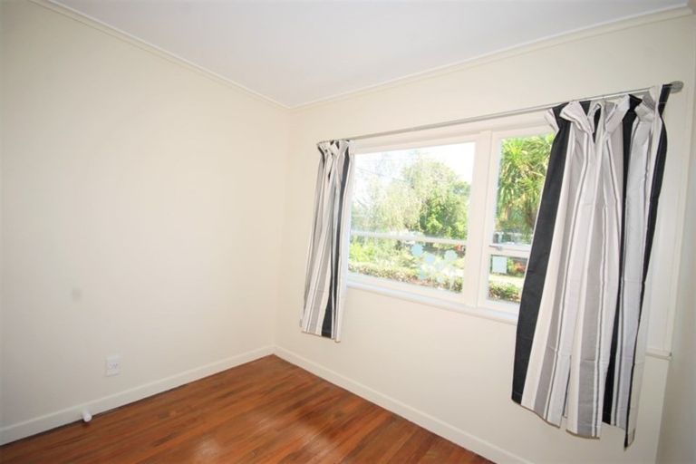 Photo of property in 1 Renata Crescent, Te Atatu Peninsula, Auckland, 0610