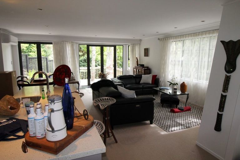 Photo of property in 5 Kaurimu Rise, Titirangi, Auckland, 0604