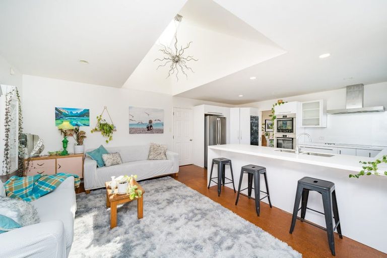 Photo of property in 49 Schnell Drive, Kelvin Grove, Palmerston North, 4414