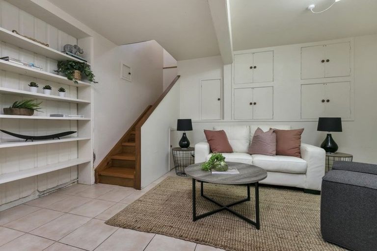 Photo of property in 96 Eskdale Road, Birkdale, Auckland, 0626