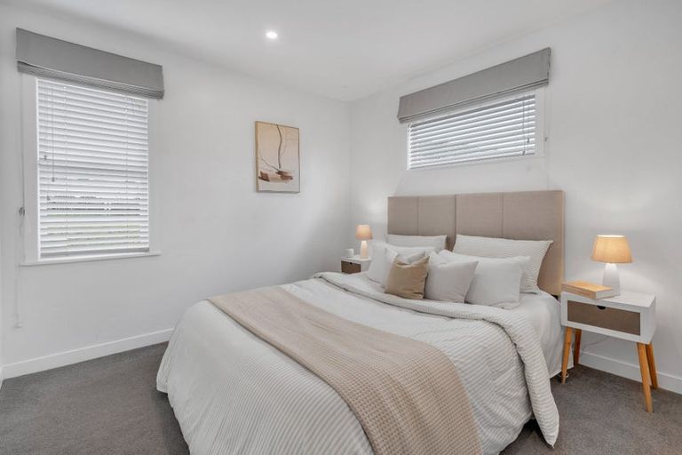 Photo of property in 109 Target Road, Totara Vale, Auckland, 0629