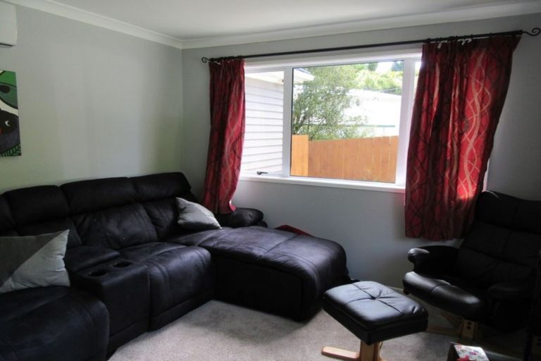 Photo of property in 7 Rimutaka Place, Titirangi, Auckland, 0604