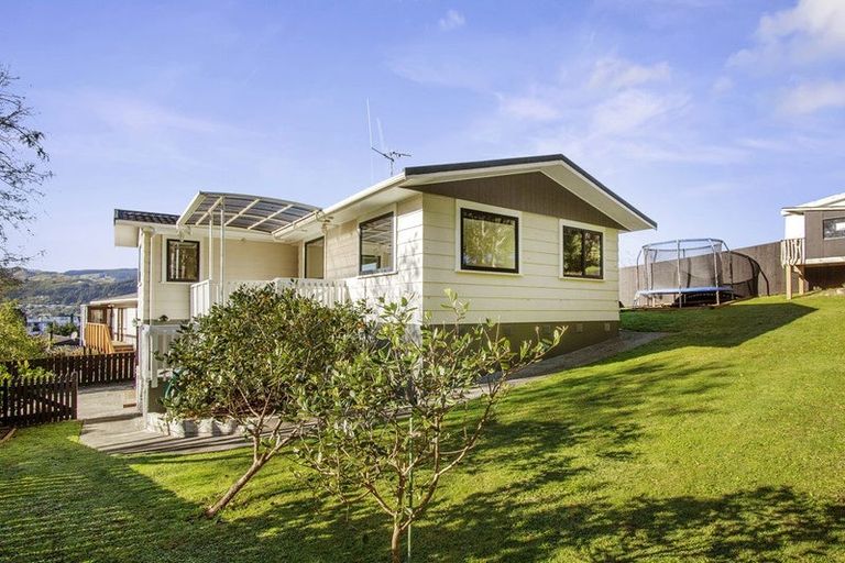 Photo of property in 13 Forglen Place, Tawa, Wellington, 5028