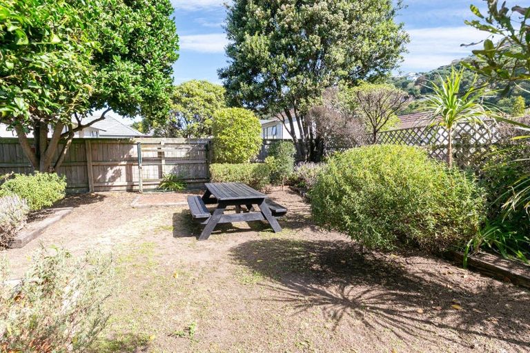 Photo of property in 174 Queens Drive, Lyall Bay, Wellington, 6022